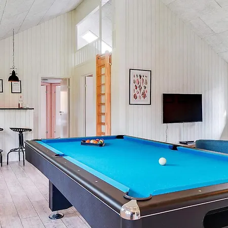 Сasa de vacaciones 18 Person In Vaeggerlose Bøtø By