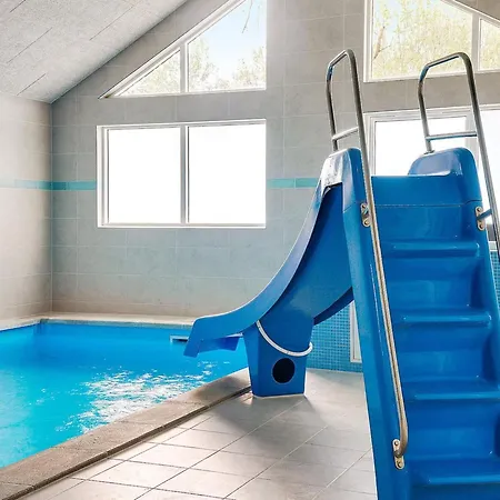 18 Person In Vaeggerlose Bøtø By