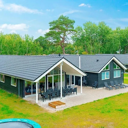 18 Person In Vaeggerlose Сasa de vacaciones Bøtø By