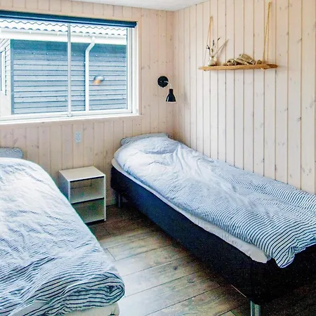 18 Person In Vaeggerlose Сasa de vacaciones Bøtø By