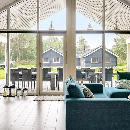 18 Person In Vaeggerlose *